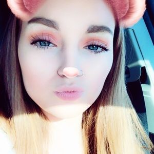 Meet your Posher, Olivia